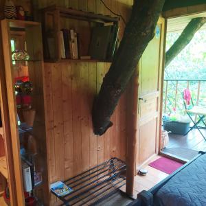 Tentes de luxe CABANE CERISE DANS L'ARBRE Etapeboisee : photos des chambres