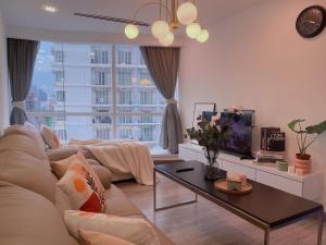 LUX SUITES KL City Pavilion Bukit Bintang with INFINITY POOL