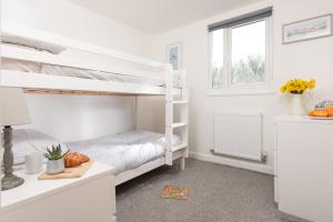 Wheal Amelia- Beautifully Fitted Wooden Lodge Helston Cornwall