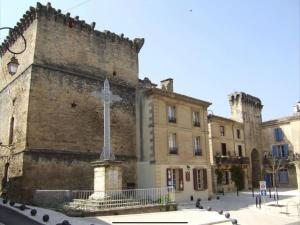 Appartements Chez Lydia - Osez la vie de chateau ! Pont du Gard, Uzes : photos des chambres