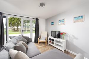 Wheal Amelia- Beautifully Fitted Wooden Lodge Helston Cornwall