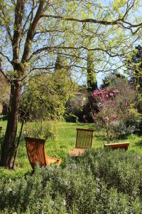 Villas Mas Les Romarins, 10 min d'Uzes, grand jardin, nid de repos et base pour activites dans le Gard, max 8 adultes et 4 enfants : photos des chambres