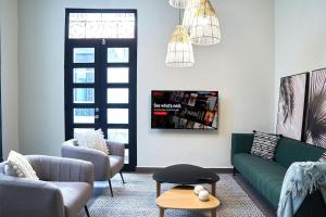 AmazINN Places Rooftop and Design Pool I