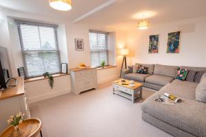 Lolas Loft with Lake Views - Central Bowness - Pet Friendly