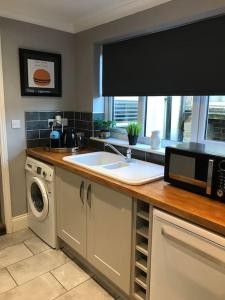 Spacious 3 bed house near beach!