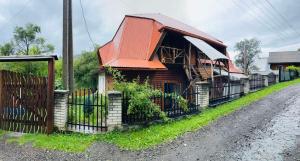 ЛІСОВА ХАТИНКА