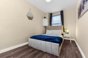 Near Canada Water, 2 Beds, Families, Overground