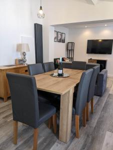 Cocali Cottage - Stunning, Spacious property close to Deal Beach !