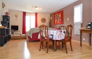 Appartements Awesome apartment in Barjac with Outdoor swimming pool, WiFi and 1 Bedrooms : photos des chambres