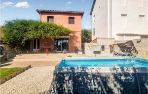 Maisons de vacances Amazing home in Rognac with Outdoor swimming pool, WiFi and 4 Bedrooms : photos des chambres