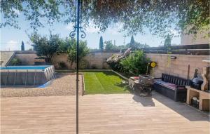 Maisons de vacances Amazing home in Rognac with Outdoor swimming pool, WiFi and 4 Bedrooms : photos des chambres