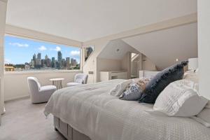 Panorama Firework View - Classic 4-Level Terrace Style Living in Kirribilli !!!