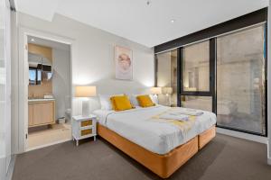 Exclusive Stays - Wrap
