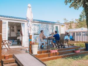 Campings Camping Les Jardins de la Mer : photos des chambres