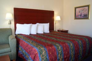 Double Room room in Red Carpet Inn - Natchez