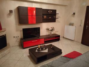 2BR with balcony&Lift, 5min Metro Athens 15min to center