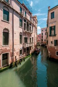 Two-Bedroom Apartment room in San Marco Venice Apartment 1