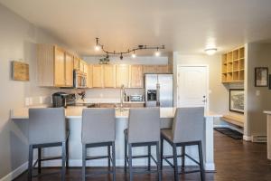 First Tracks 3303 Condo