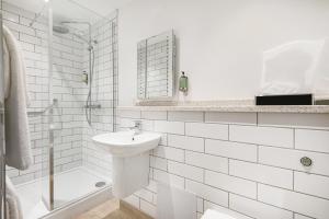Small Double Room room in Innkeeper's Lodge Solihull Knowle