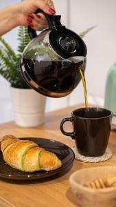 Bed & Breakfast Across The Room(e)