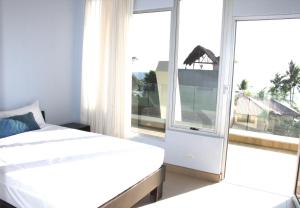 Room2Board Hostel and Surf School