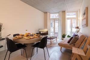 Host Wise - Luxurious Private Flats - Balcony