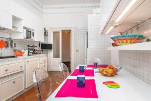 Very central in Cadorna station area! Excellent if you arrive from Malpensa Airport