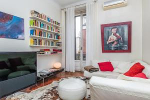 Very central in Cadorna station area! Excellent if you arrive from Malpensa Airport