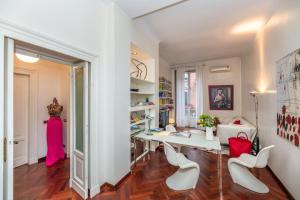 Very central in Cadorna station area! Excellent if you arrive from Malpensa Airport