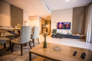 Luxurious Sea view 2 BR & private Garden to the pool at Mangroovy