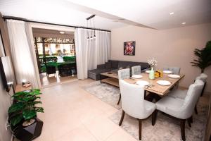 Luxurious Sea view 2 BR & private Garden to the pool at Mangroovy