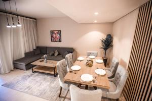 Luxurious Sea view 2 BR & private Garden to the pool at Mangroovy