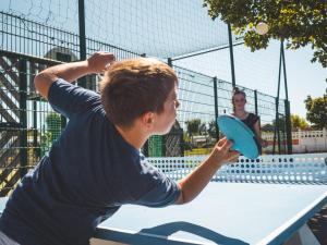 Campings Camping Les Garennes : photos des chambres