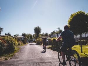 Campings Camping Les Garennes : photos des chambres