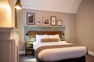 Double Room room in Innkeeper's Lodge Edinburgh South Queensferry