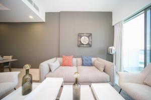 Modern 1BR with Rooftop Pool The Bay Business Bay