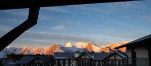 Apartment with mountains view near to the gondola