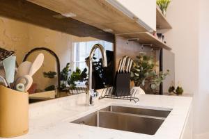 JOIVY Tasteful Studios on Rose South