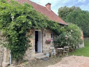 Gîte charme & confort avec piscine, terrasse, jardin clos, près de Néris les Bains, animaux acceptés - FR-1-489-344 - 武埃兹河畔尚邦