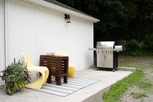 Downtown Picton 2-Bedroom Boho Suite!