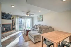 Lovely Iowa City Townhome about 3 Mi to Dtwn! - 克拉尔维尔