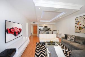 LUXURY CONDO LOCATED iN THE HEART OF MIAMI