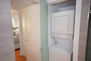 LUXURY CONDO LOCATED iN THE HEART OF MIAMI