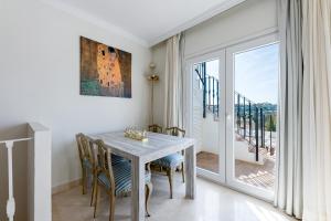 Townhouse in Aloha Pueblo with views