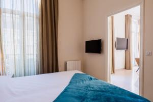 2-Br steps from the Palais des Festivals