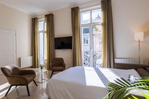 2-Br steps from the Palais des Festivals