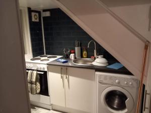 2 Bed Flat - Sleeps 3 - Parking - Wifi