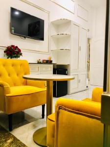 Paradise Hotel & Homestay access alley 100m