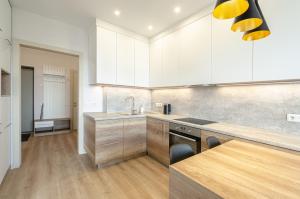 Petrovdom Apartments 5-25 in RC Beresteiskyi, 55A Beresteiskyi Avenue