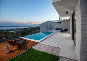 Villa Godimento w heated pool